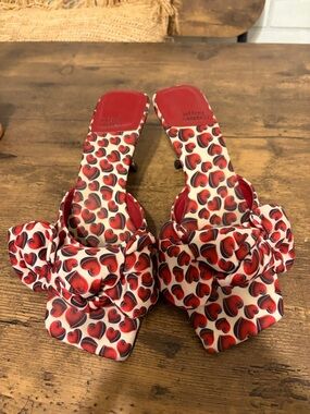 Jeffrey Campbell Red Heart-Print Knot Slide Sandals on Cream
